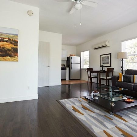 Clean Cosy Flat, Steps From The Beach Fort Lauderdale Exterior photo