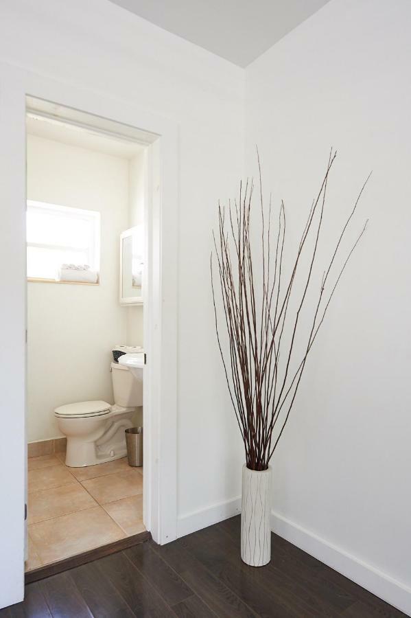Clean Cosy Flat, Steps From The Beach Fort Lauderdale Exterior photo