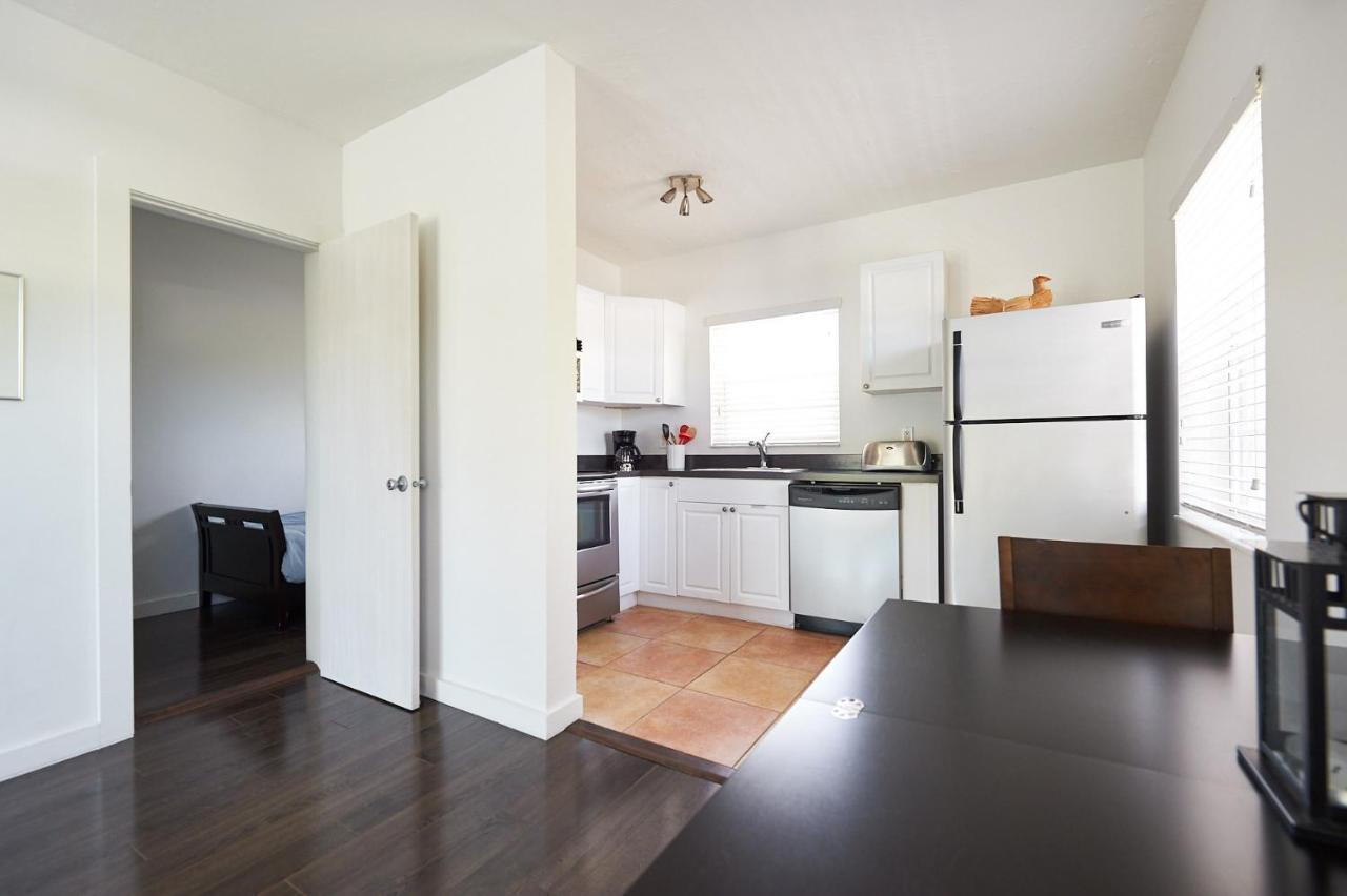 Clean Cosy Flat, Steps From The Beach Fort Lauderdale Exterior photo