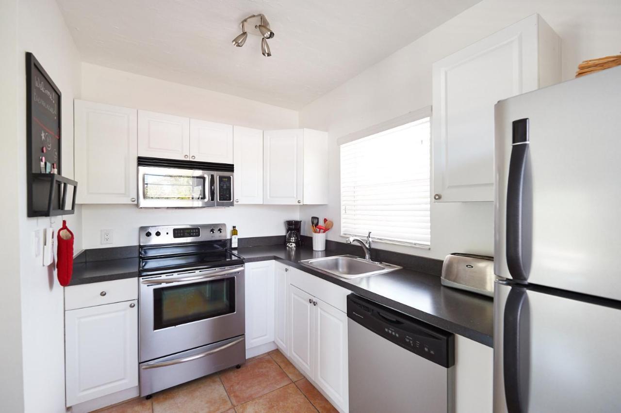 Clean Cosy Flat, Steps From The Beach Fort Lauderdale Exterior photo